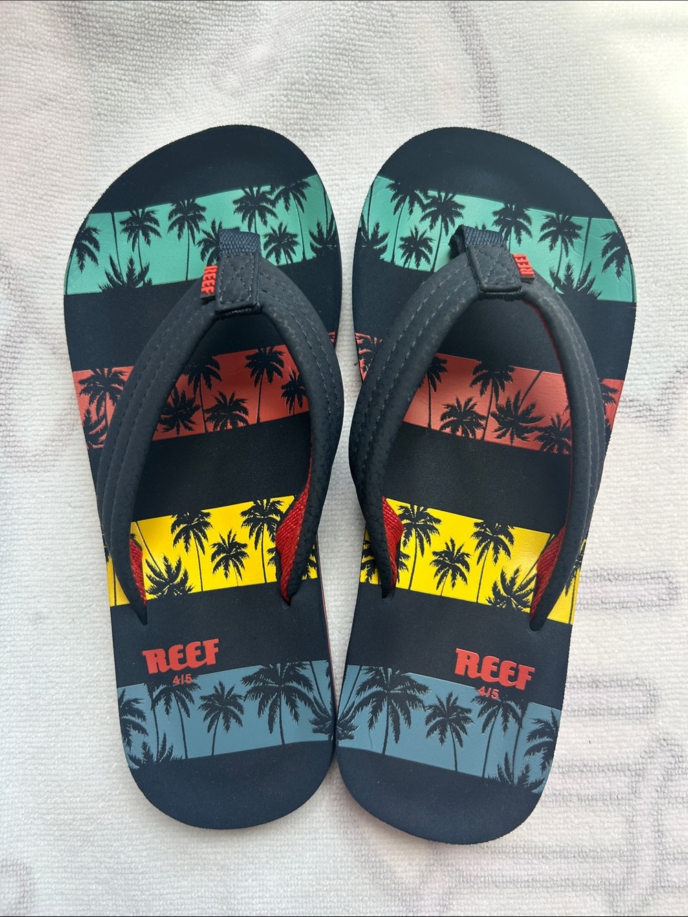 Reef little boys 4/5 Hawaiian sandals/flip-flops, navy-multicolored like new
